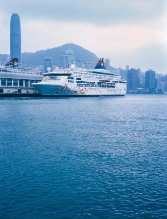 這座港口擁有世界最美夜景，就在我國南方，卻有個洋名字